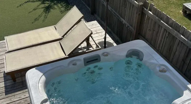 Коттедж City Views Pool Hot Tub Mini Golf