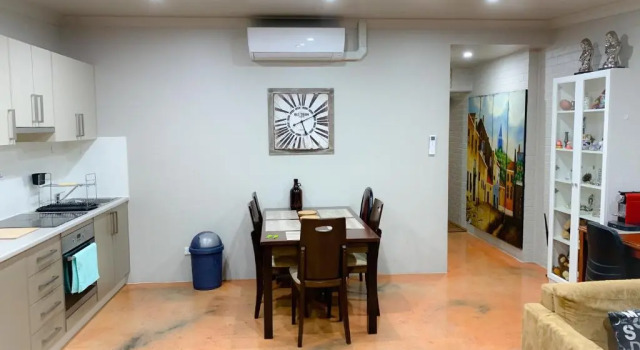 Апартаменты с 3 комнатами Westside Studio Apartments