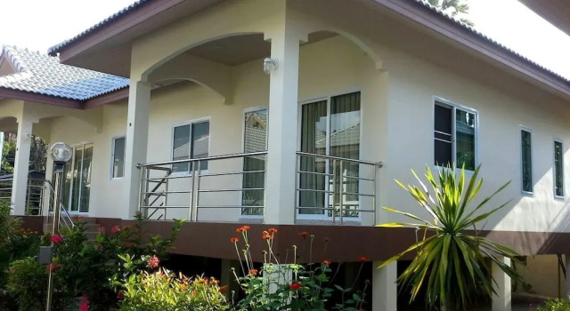 Krisada Beach Resort