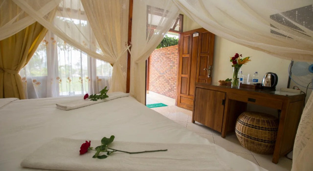 Tabo Cottages, Book Hotel Tuk Tuk 