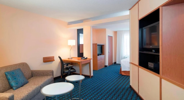 Двухместный люкс Fairfield Inn & Suites by Marriott State College