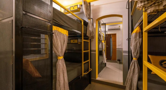 Кровать в общем номере The Hosteller Fort Kochi
