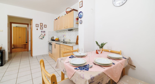 Apartment Marijo, Забронировать Апартаменты/квартира Отели Малинска с парковкой, Парковка