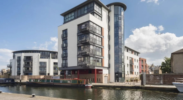 Fountain Court Apartments - EQ2, Buchen Sie Ferienwohnung Hotels in Merchiston mit Parkplatz, Parkplätze