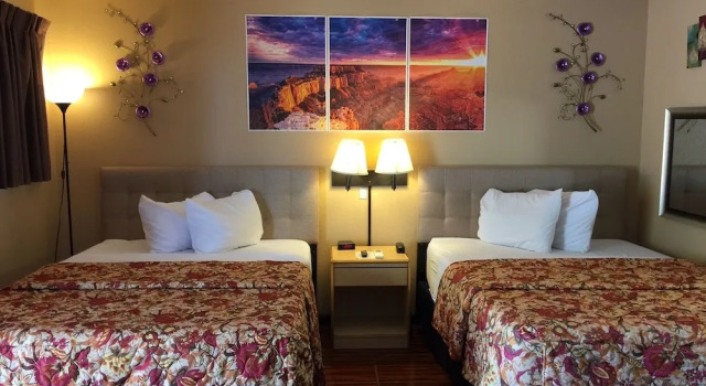 Четырёхместный номер Standard с балконом La Siesta Motel & RV Resort