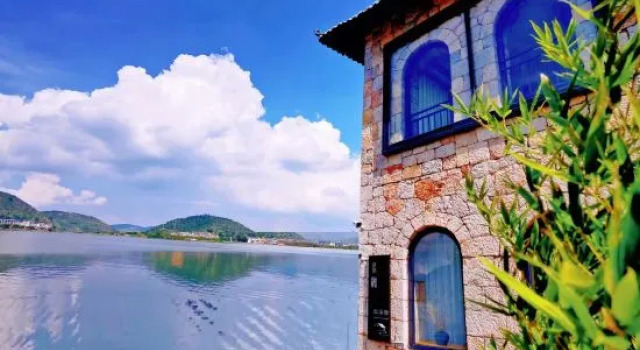 Waterside Beautiful villa, Book Villa Villaer i Dali, Villa