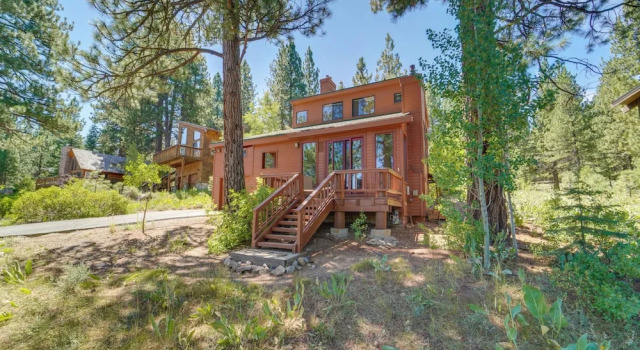Коттедж Shuttle to Ski Resort: Northstar Home