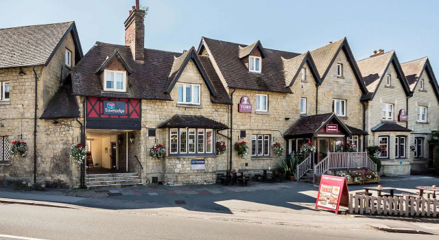Travelodge Redhill Hotel, Забронировать Отель Редхилл Суррей