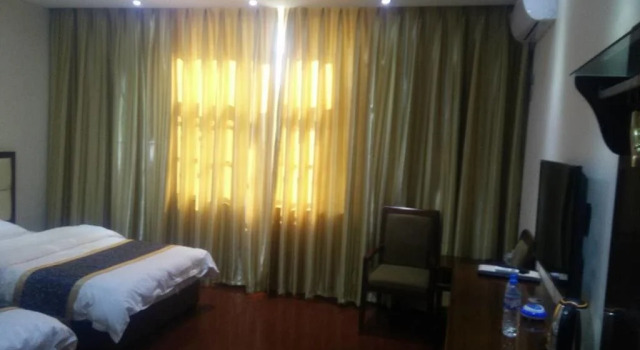 Kunming Yuefeng Inn, Rezerwuj Hotel Hotele w Kunming z parkingiem, Parking