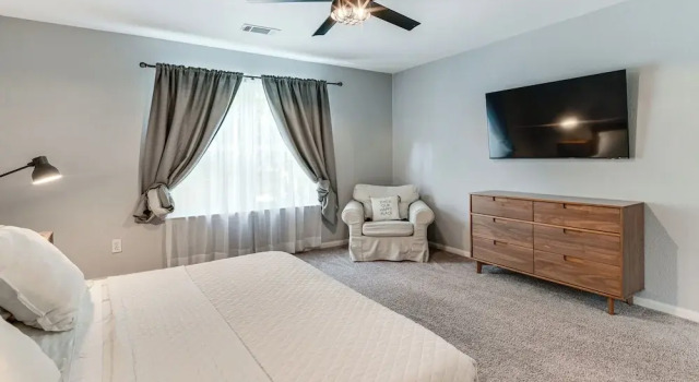 6 Mi to Northshore Park: Family Home w/ Pool!