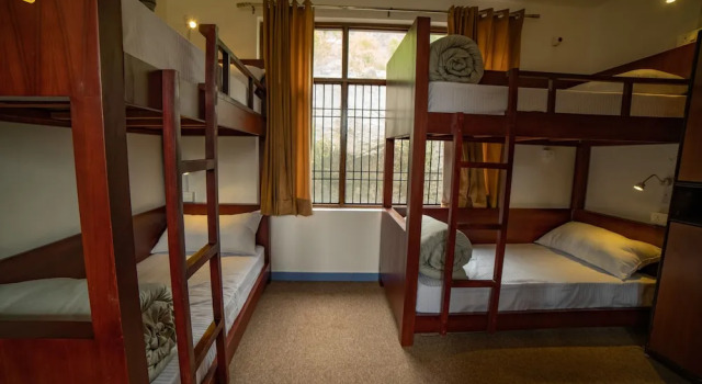 Кровать в общем номере с балконом Alt Life - Dharamkot - Hostel