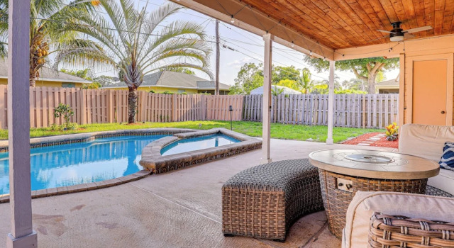 Коттедж Pool, Game Room & Fire Table: Stuart Oasis