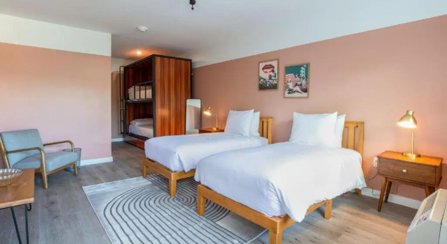 Кровать в общем номере (женский номер) Motel Blu Hotel