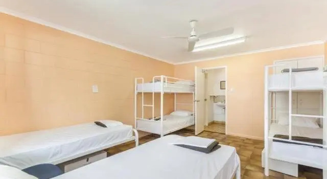 Кровать в общем номере (женский номер) Civic Guest House
