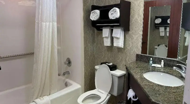 Четырёхместный номер Standard Quality Inn - Norman near University
