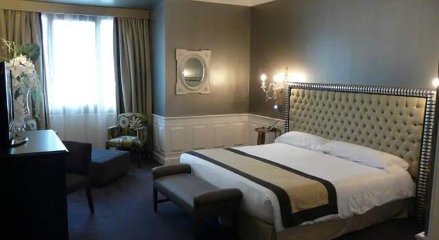 Полулюкс Hotel Carlton
