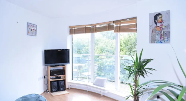 Spacious 1 Bedroom Apartment Overlooking Haggerston Park, Varaa Huoneisto Asunnot kohteessa Merseyside, Huoneisto