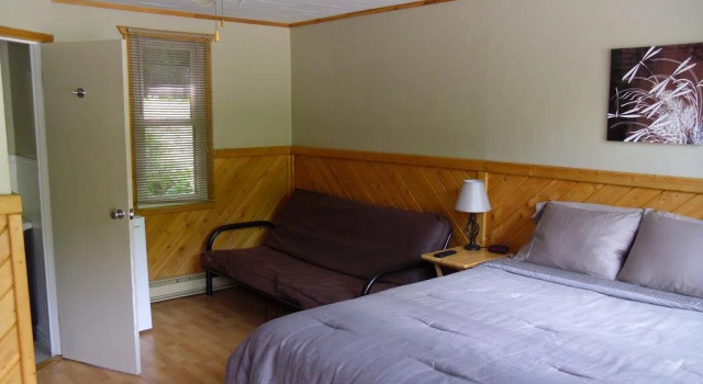 Peacock Villa Motel, Book Motel Tobermory Bruce County