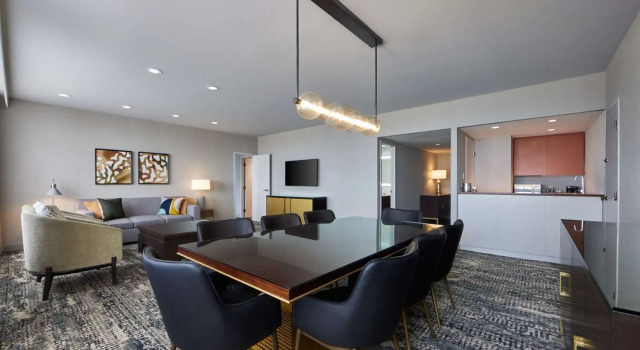 Двухместный люкс Presidential High Floor Hotel Fera Anaheim, a DoubleTree by Hilton Hotel