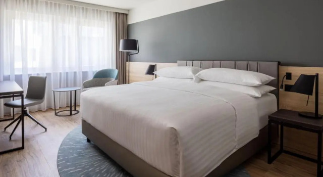 Двухместный номер Deluxe Basel Marriott Hotel