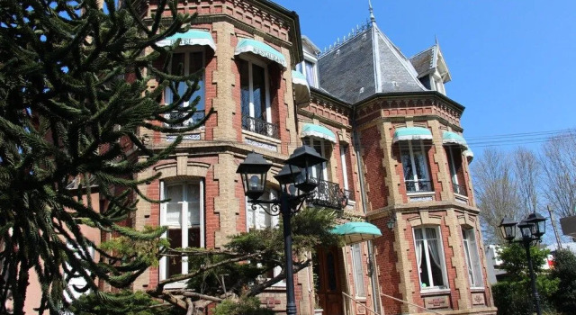 Hôtel de Paris Restaurant BISTRONOMY, Book Hotel Les Andelys 