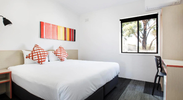 Студия Villawood Hotel