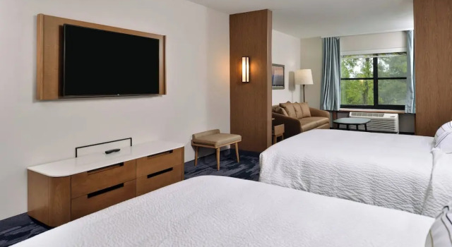 Люкс Fairfield Inn & Suites by Marriott Canton