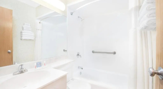 Номер Standard Days Inn by Wyndham West Rapid City