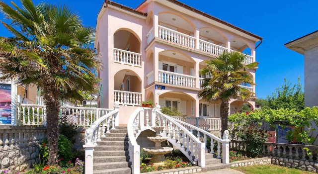 Nice Apartment in Lopar With 1 Bedrooms and Wifi, Prenota Appartamento Hotel a Isole Quarnerine con parcheggio, Parcheggio