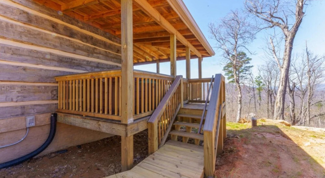 Sheriff s Cabin Mountain View Hot Tub Antique Logs Featured on Barnwood Builders Great Location, Забронировать Отель Отели Great Smoky Mountains National Park с парковкой, Парковка