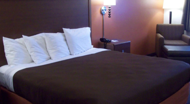 Двухместный люкс c 1 комнатой с видом на озеро AmericInn by Wyndham Silver City