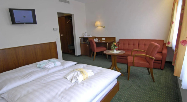 Hotel Nothnagel, Забронировать Отель Отели земли Гессена с бассейном, Бассейн
