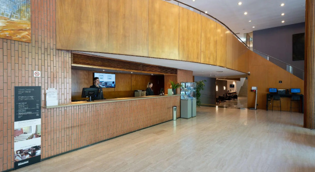 Трёхместный номер Standard Catalonia Gran Hotel Verdi