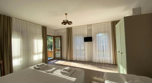 Трёхместный номер Standard с балконом Elyada Konuk Evi (+8 Yaş )