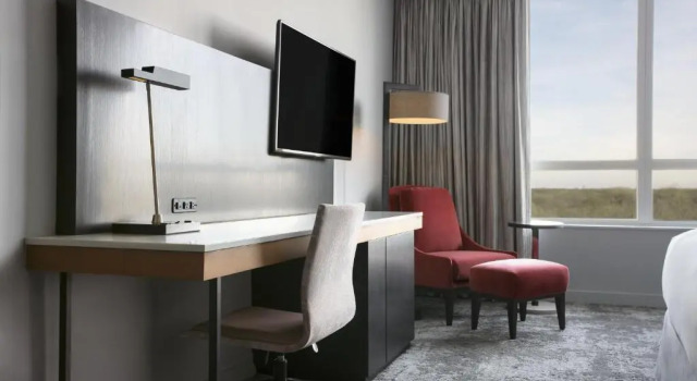 Четырёхместный номер Deluxe Loews Chicago OHare Hotel
