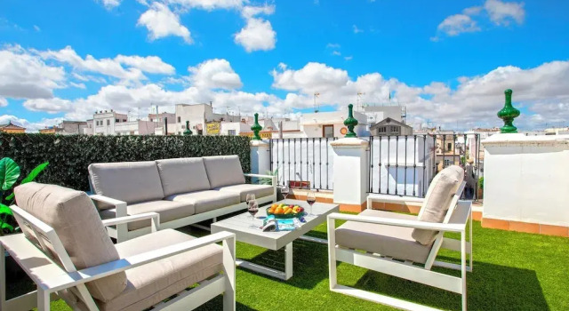Апартаменты Marvelous Penthouse With 3 Terraces in Triana. Castilla III
