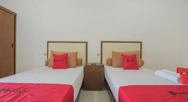 Camera doppia Standard RedDoorz Syariah @ Sarongge Cianjur