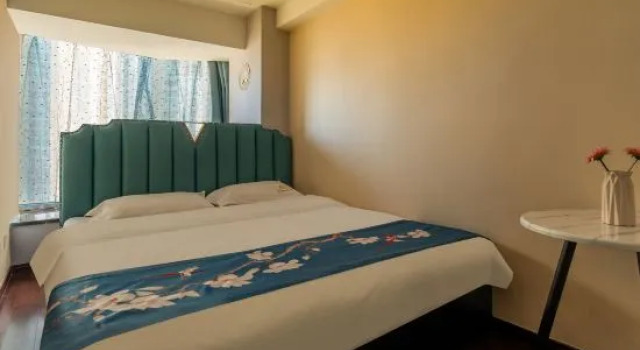 Люкс с 3 комнатами с видом на сад Sea Dream Seaview Hotel (Zhongshan Square Venice Water City)