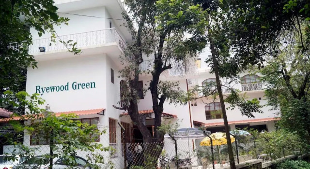 Ryewood Green, Varaa Hotelli Hotellit New Delhi uima-altaalla, Uima-allas