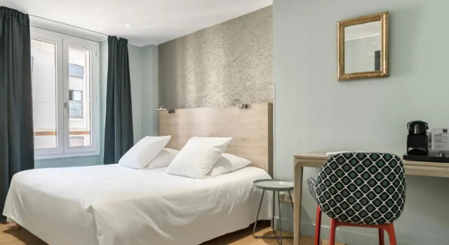 Номер Deluxe Grand Hôtel Dauphiné Toulon, Boutique Hôtel & Suites