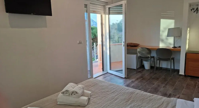 Camera doppia Premium con balcone e con vista sui campi K&L Marina