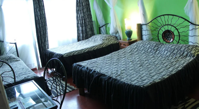 Трёхместный номер Standard с балконом Khweza Bed and Breakfast