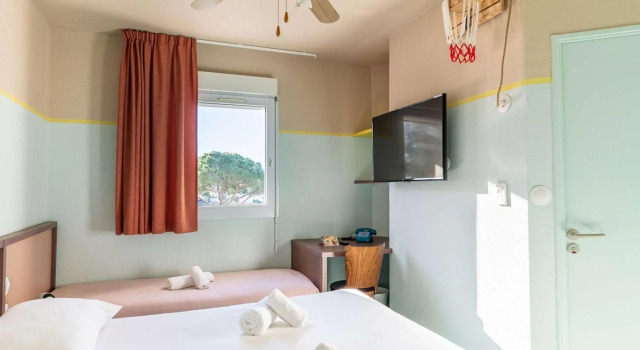 greet hôtel Pont du Gard - Route dAvignon, Réserver Hôtel Estézargues Languedoc-Roussillon