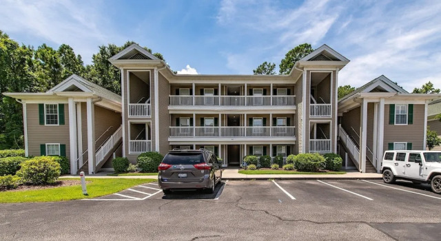 10th Hole Condo- Great Golf Getaway 2 Bedroom Condo by Peace Vacations, Забронировать Отель Полис-Айленд Lowcountry, рядом с True Blue Golf Club