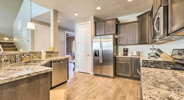 Коттедж Family Home w/ Deck, 3 Mi to Downtown Flagstaff!