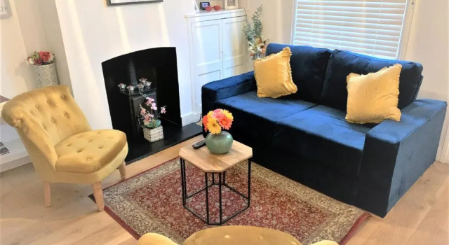 Коттедж с 2 комнатами Riverside Channel5 "Holidays Homes in the Sun" Featured Central Canterbury Cottage with Free Parking