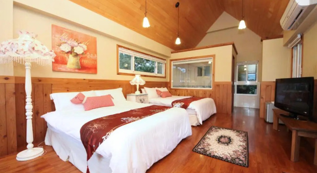 Deluxe Chalet Green Forest Villa