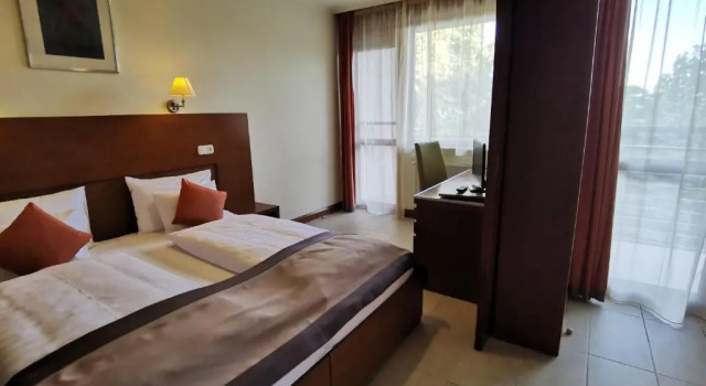Hotel Villa Pax, Varaa Villa Mökit kohteessa Central Transdanubia, Mökki