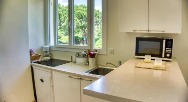 Студия Cannes charming studio 50 meters from the beach !!