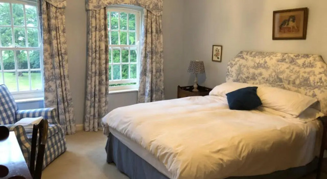 Коттедж The Wing & gardens with FREE hot tub & hard tennis court at Brook Hall nr York & Leeds